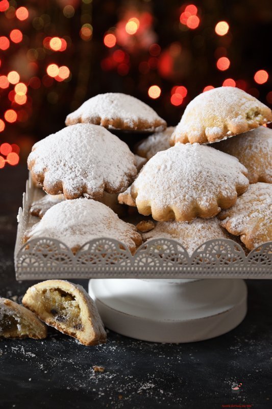 Biscotti Di Natale Con Mandorle.Buccellati Alle Mandorle Profumata Ricetta Siciliana Fornelli Di Sicilia